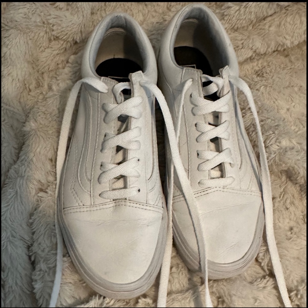 Old Skool Classic White Leather Vans size 8.5